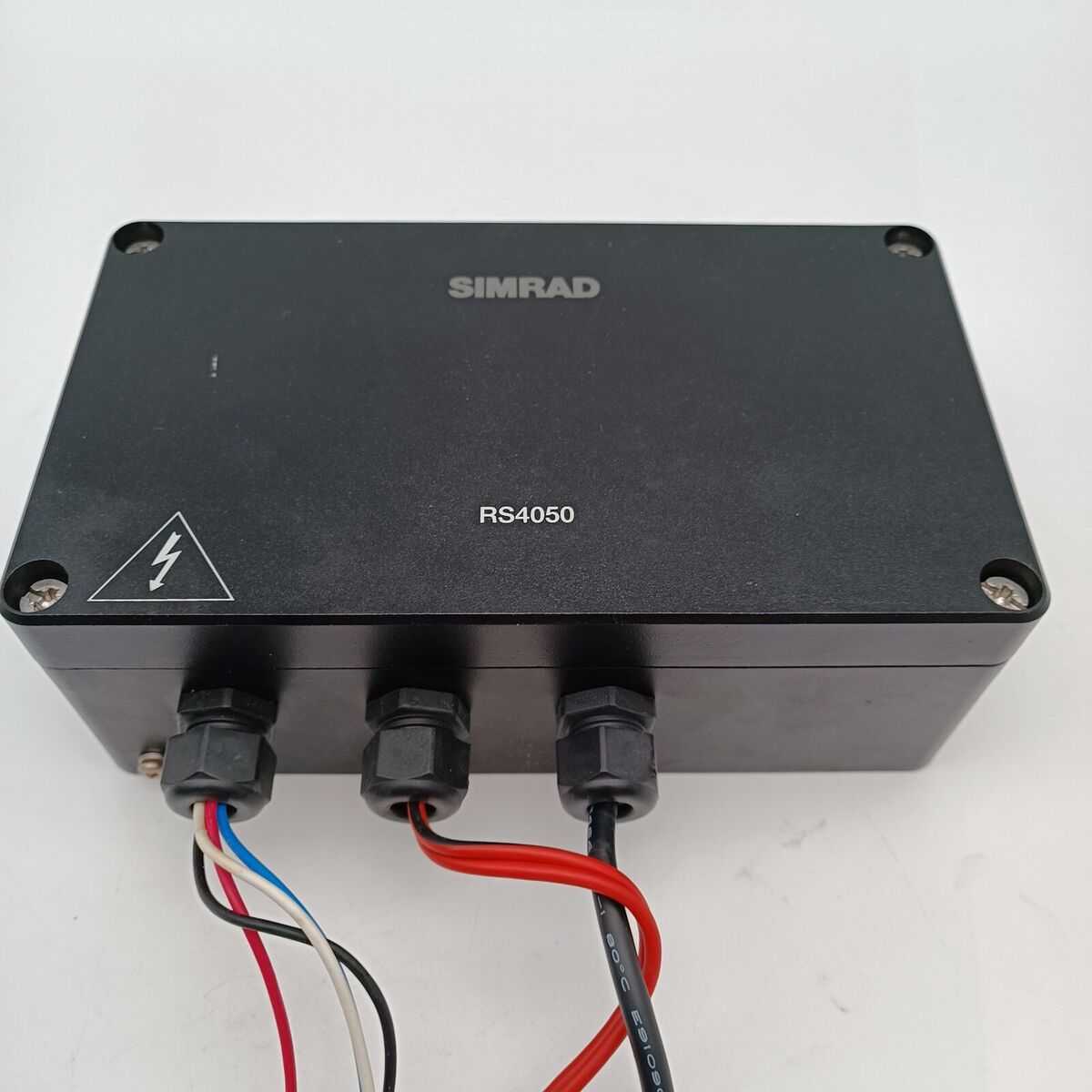 Simrad RS4050 tutkan tehomuunnin - virtalähde