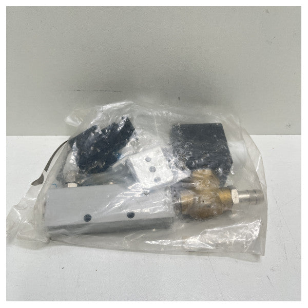 ガリニアワイパーウォッシャーソレノイドバルブ24V - 01090017 2-1004