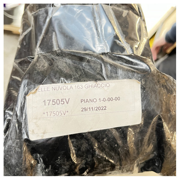 Roll 163 ghiaccio кожа светло синьо 7.95m