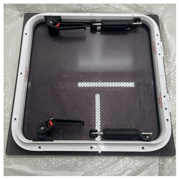 Lewmar flush 3G storlek 44 512 x 512 mm öppningsbar lucka - 39444958GD