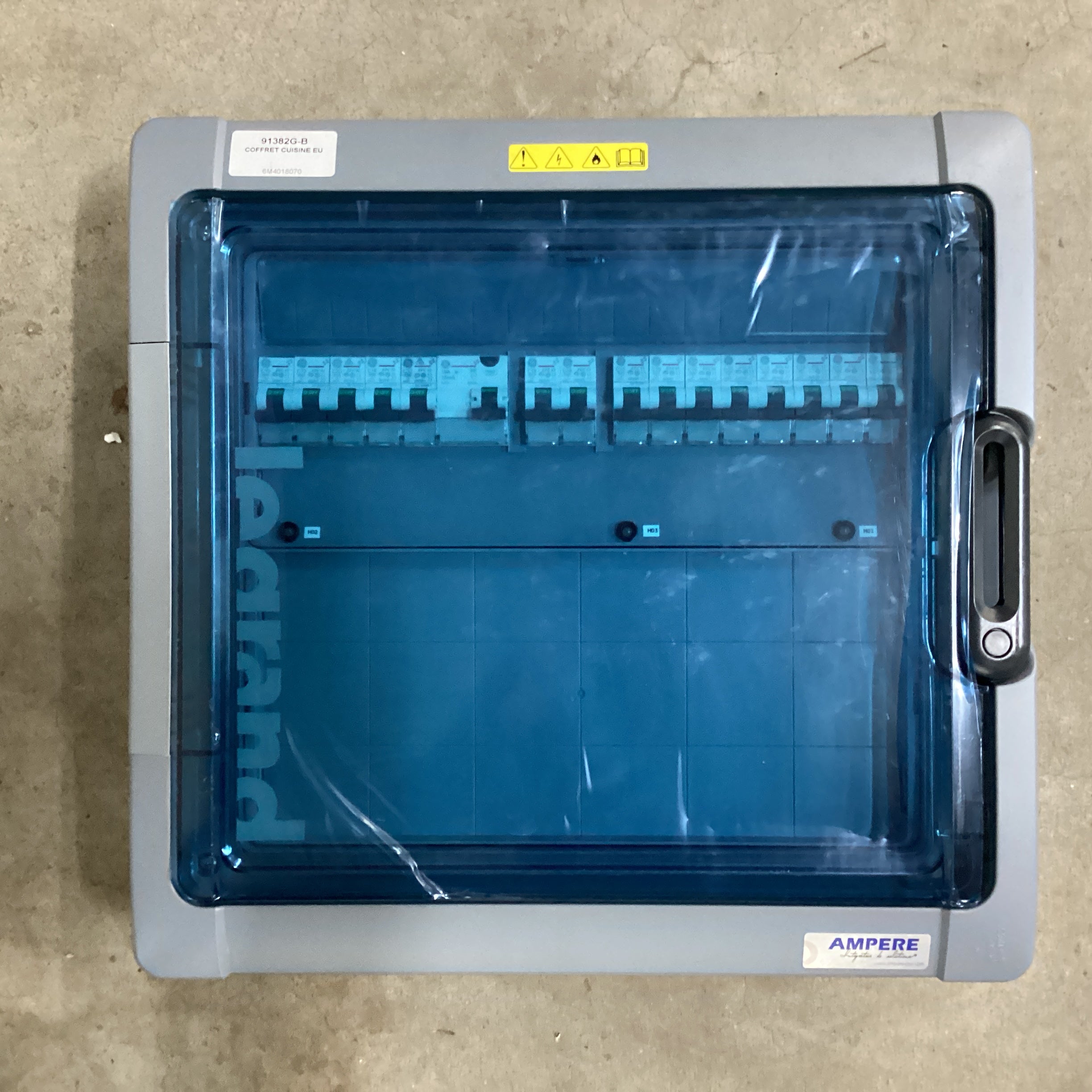 Amperska glavna sklopna kutija sa 16 osigurača 230V