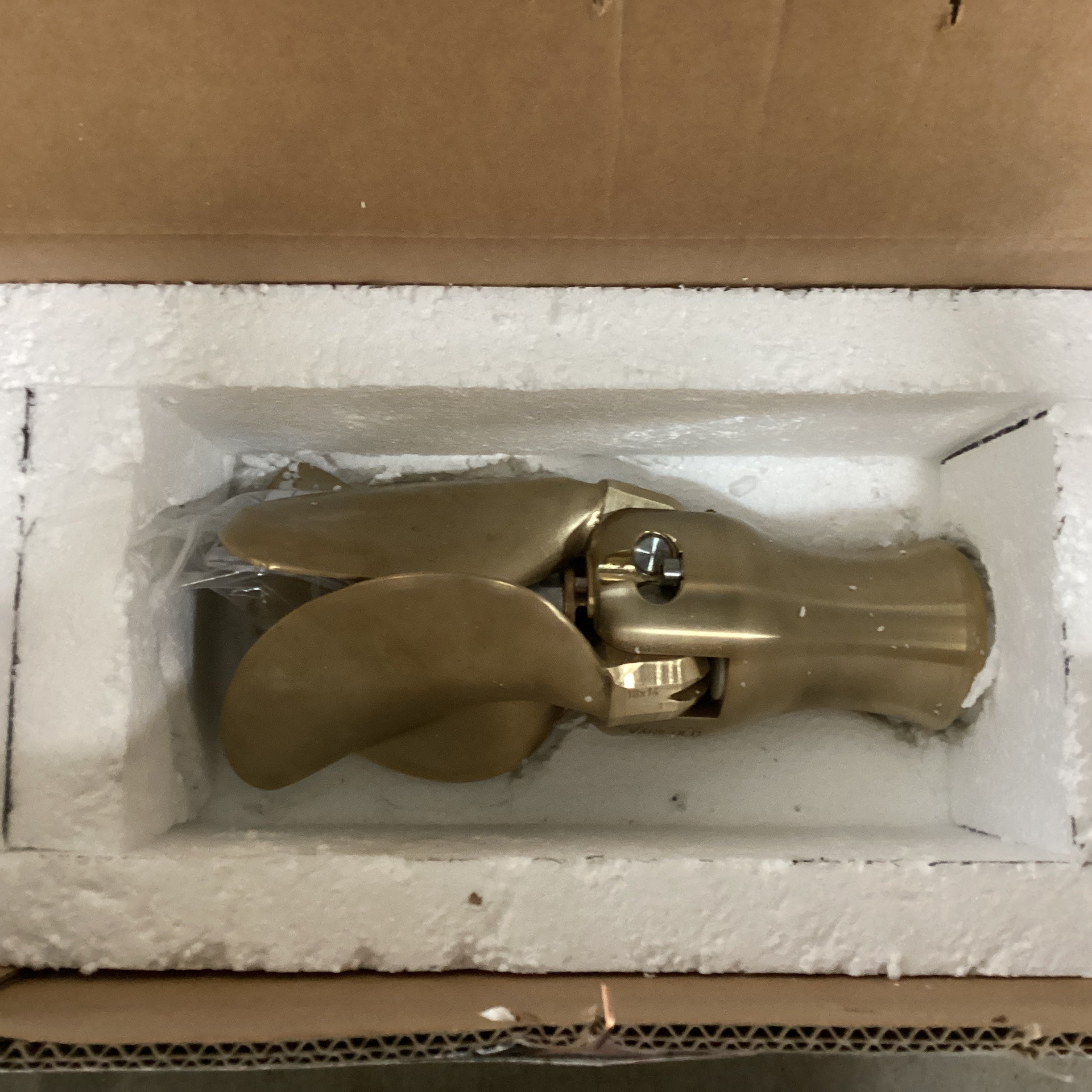 Śmigło składane Varifold VF108 3-łopatowe z brązu 18 x 14 w kierunku przeciwnym do ruchu wskazówek zegara