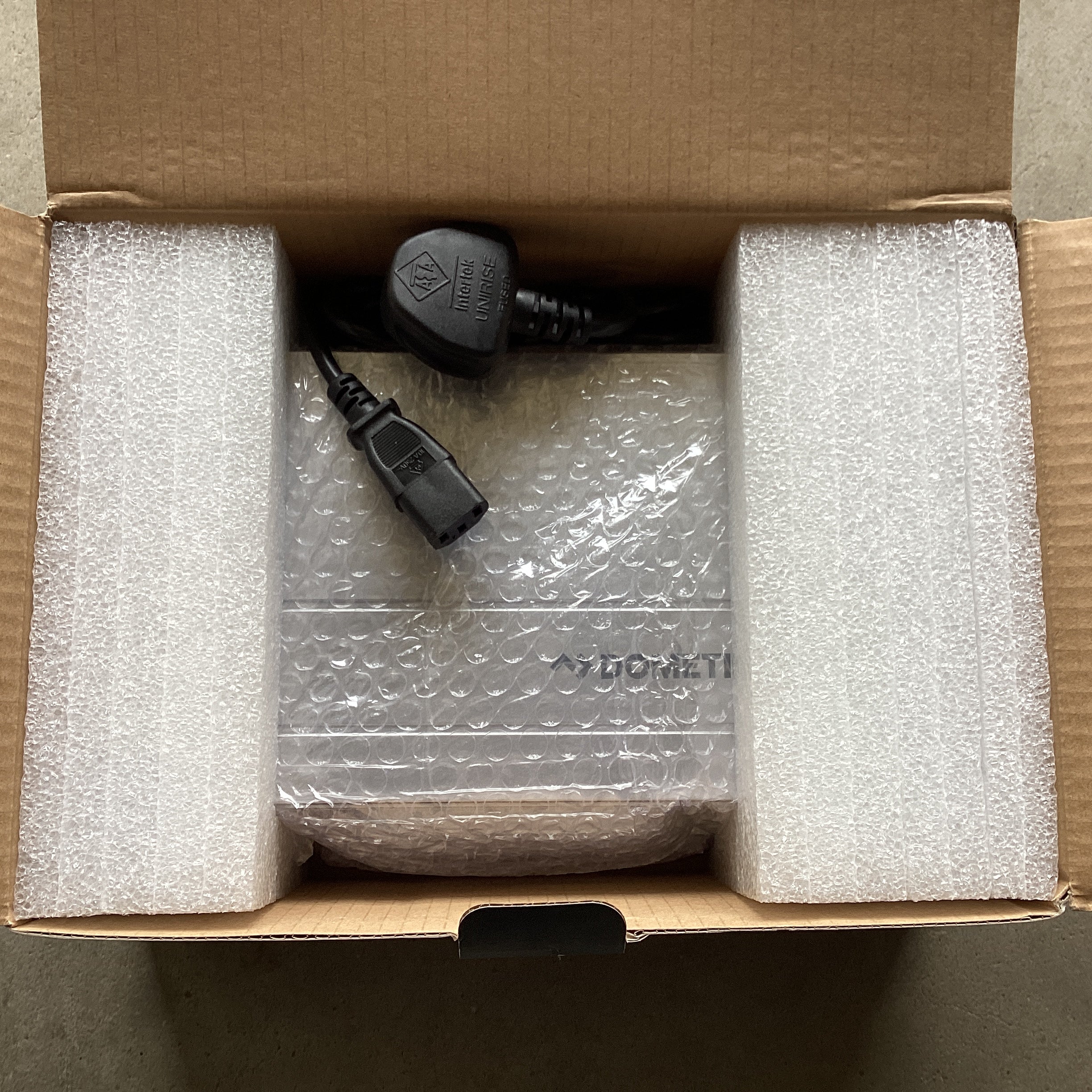 Dometic PerfectCarge 12V/15A acculader type MCA1215