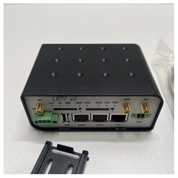 Advantech Conel 4G Router inalámbrico LR77 V2 completo