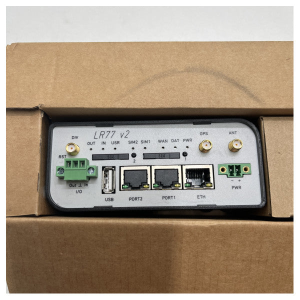 Advantech Conel 4G Router inalámbrico LR77 V2 completo