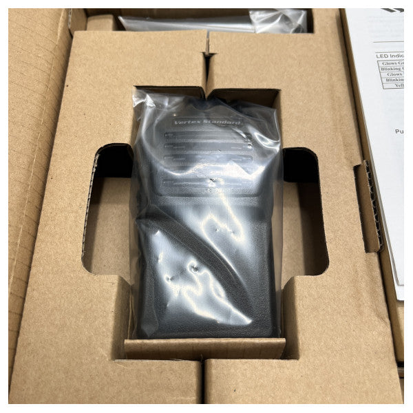 バーテックス標準ハンドヘルド5ワット16チャンネルVHF - VX-351