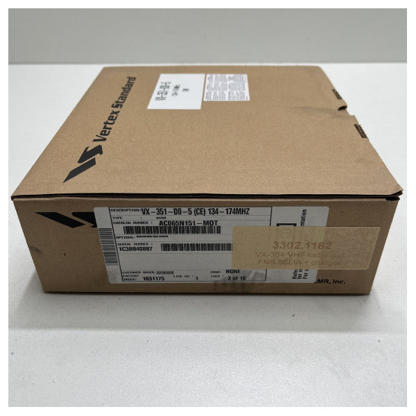 バーテックス標準ハンドヘルド5ワット16チャンネルVHF - VX-351