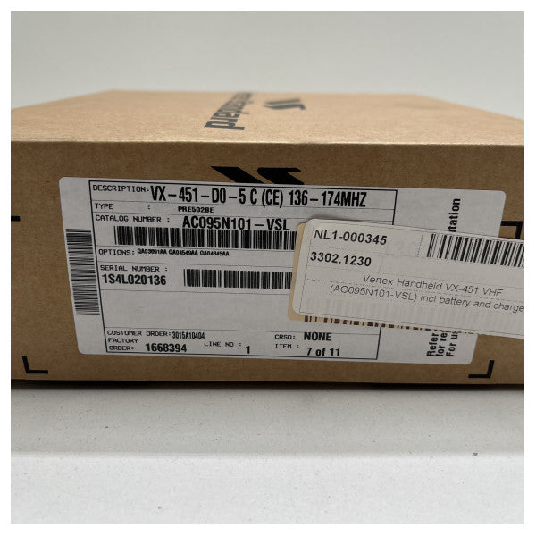 Vertex Standard 32-канален двупосочен ръчен преносим компютър - VX-451 VHF