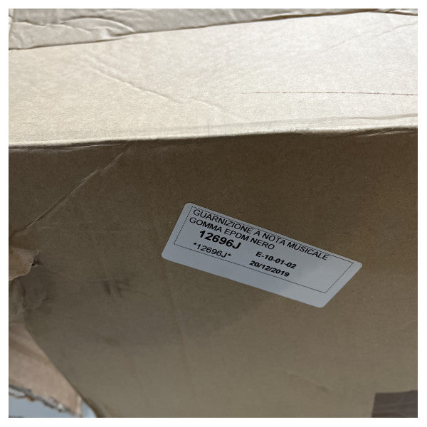 Korkealaatuinen EPDM-merikaapeli kestävään vedenpitävään ja UV-säteilyä kestävään meritiivistykseen ja liitäntöihin.