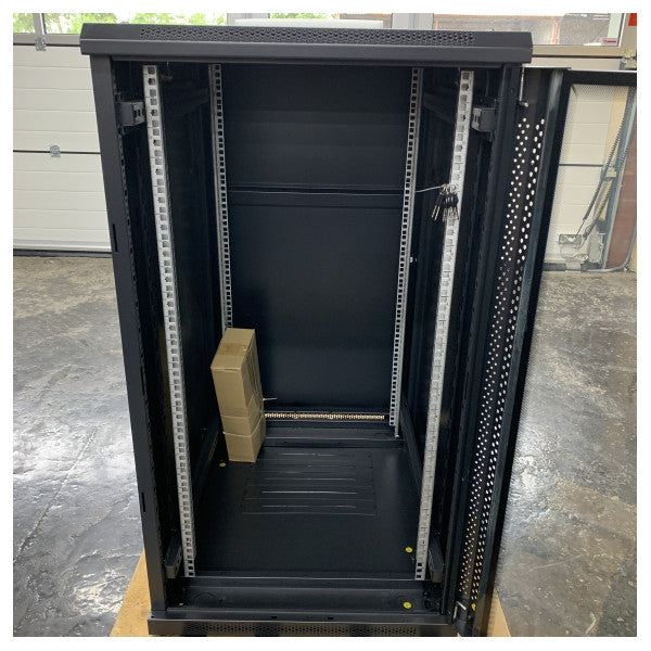 Q-Rack EMS68-22BK 22U 19-Zoll-Stand-Server-Rack - 600x800mm IT-Schrank 