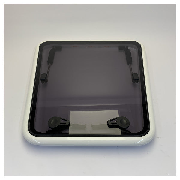 Lewmar ロープロファイルハッチ 658 x 629mm - ホワイトフレーム グレーアクリル - 30252100 