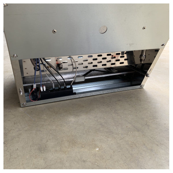 Газов котлон Force10 Marine с 3 горелки и фурна от неръждаема стомана 