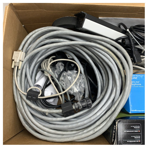 信頼性のある船舶通信のためのKVH TracPhone V3 Silver VSAT海洋衛星システム 