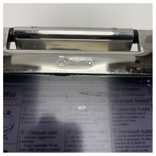 Hublot Nemo en acier inoxydable à ouverture ovale type 215.615