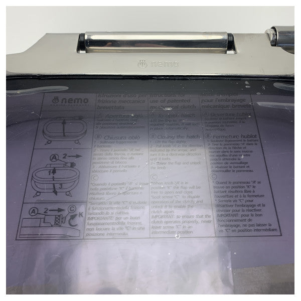 Hublot Nemo en acier inoxydable à ouverture ovale type 215.615