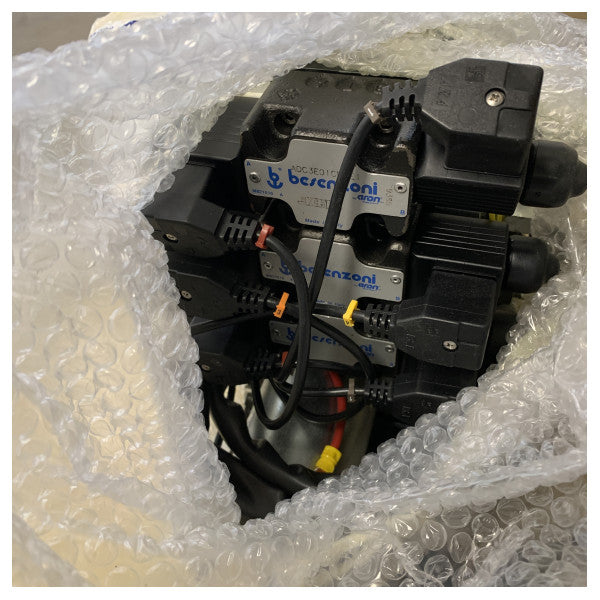 6-функціональний гідравлічний блок Besenzoni 24В з пультом дистанційного керування