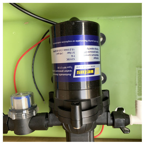 Sistema de tanque de agua potable Vetus 120L con bomba 12V - DWSC12012 