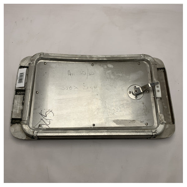 Właz ze stali nierdzewnej o wymiarach 376 x 680 mm � Wodoodporny, trwały i łatwy w montażu