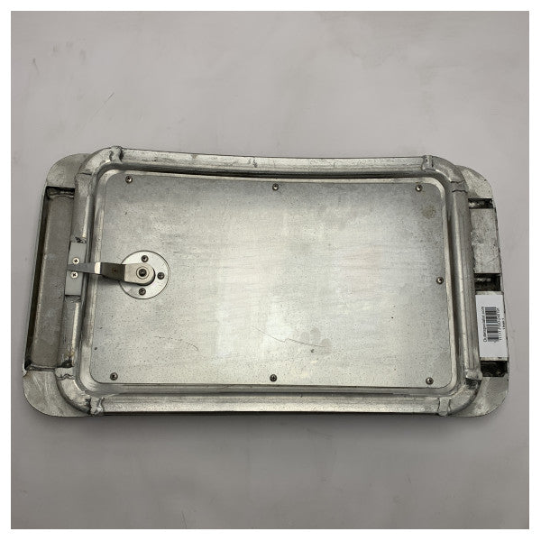 Висококачествен вертикален изпъкнал алуминиев люк за достъп за морски приложения NEMO - 376 x 680 mm