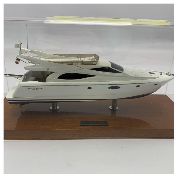 Modelo original Ferretti F592 branco à escala 1:70 - 251029