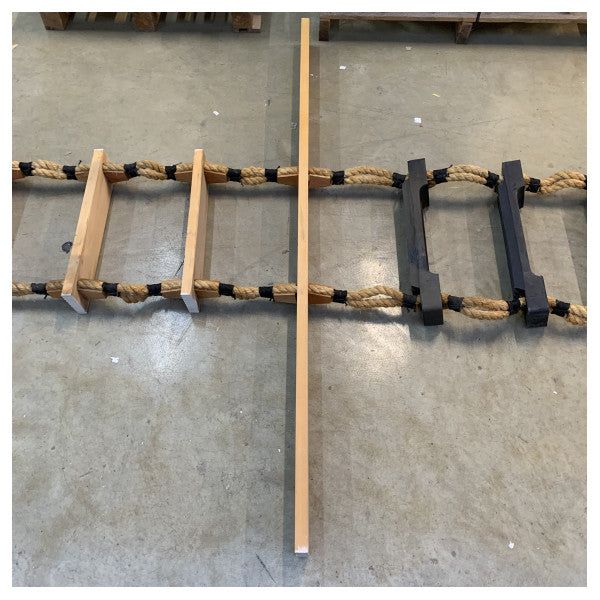 Лоцманська драбина Biscaya - міцна морська драбина з протиковзкими дерев'яними перекладинами для кораблів і човнів