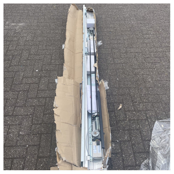 Elektrisk blindskjutdörr i rostfritt stål 24V H2150 x B1270 mm