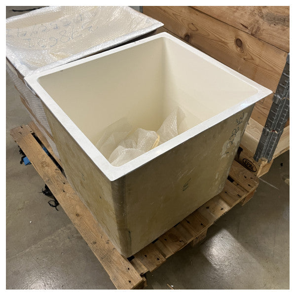 Armadietto di prua Ferretti Yachts F850 - resistente box marino per acqua salata e protezione dai raggi UV