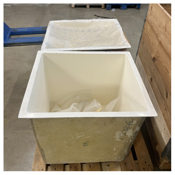 Armadietto di prua Ferretti Yachts F850 - resistente box marino per acqua salata e protezione dai raggi UV