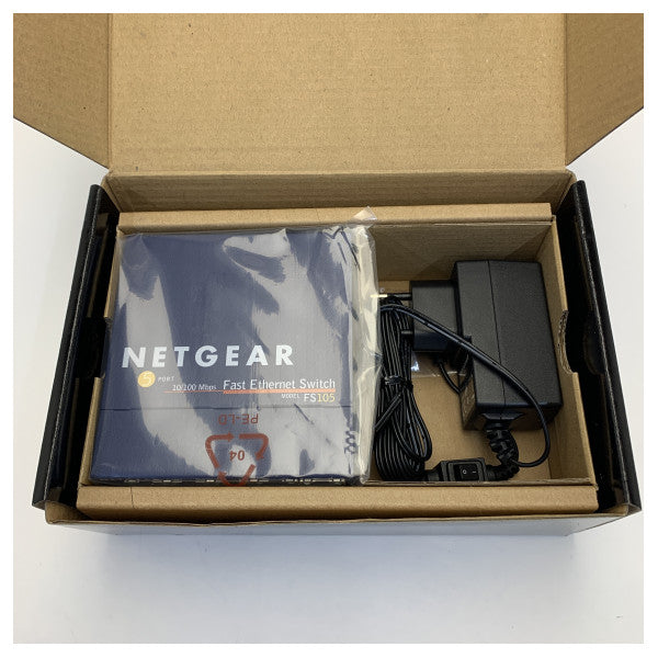 Netgear 5-portni 10/100 Fast Ethernet neselektivni preklopnik 