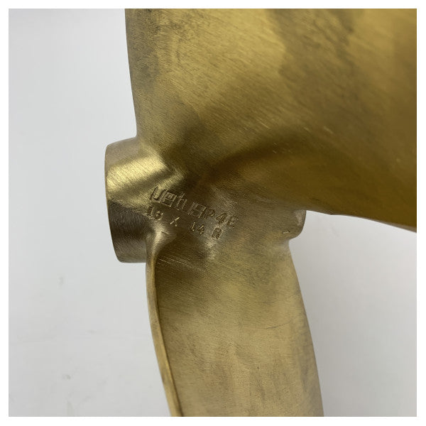 Vetus P4E16X14R 4-лопастно 16 x 14-инчово RH 30 мм витло