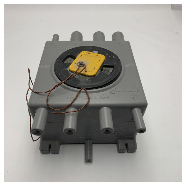 Valgrå avfallstank 8L för båtar och yachter 12/24V - GT0810B 