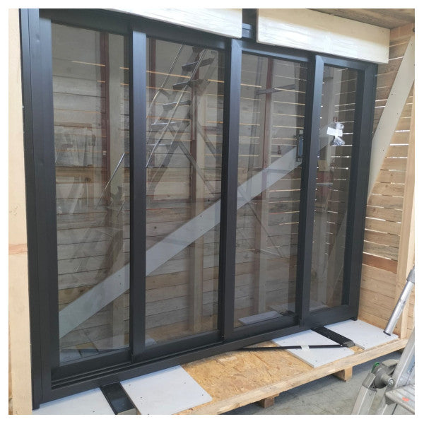 باب منزلق من الألمنيوم المطلي بالأسود من نيمو للصناعة 2400 × 2000 مم 