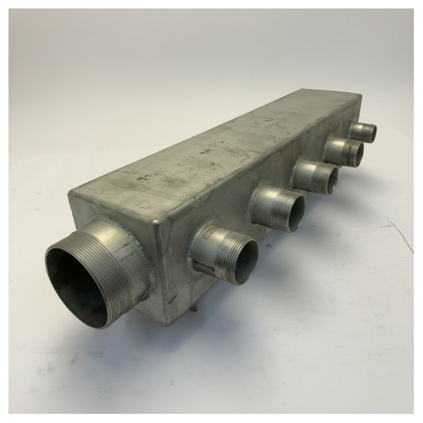 منفذ العادم المركزي من الفولاذ المقاوم للصدأ Riva للجانب الأيسر لـ R102 - جزء من محرك بحري 