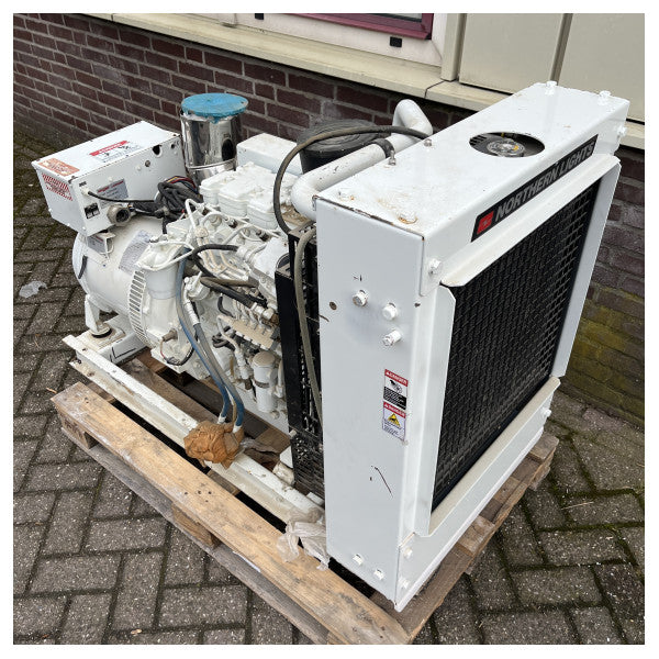 "Se vende generador diésel Northern Lights de 15 kW, trifásico, 1500 RPM y nivel 3, usado." 

"Used Northern Lights 15 kW 3 phase 1500 RPM tier 3 diesel generator for sale."