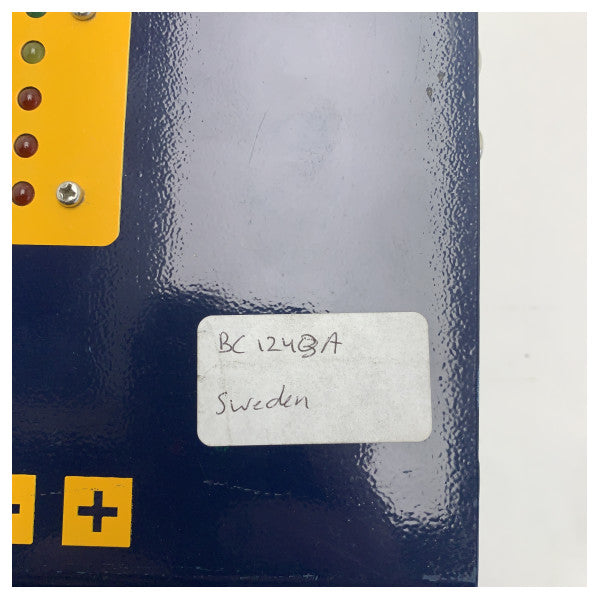 Cargador de baterías Vetus BC12403A 12V | 40A 3-baterías