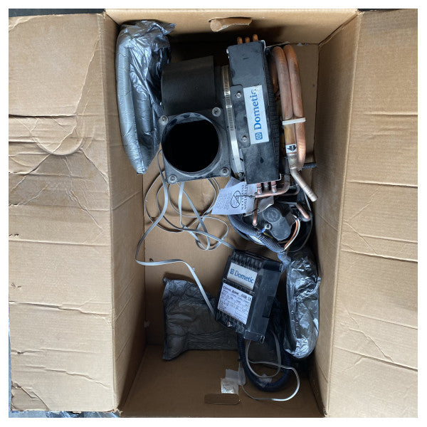 USADO Unidade de ar condicionado autónoma Dometic DTU12 12.000 BTU 115V - DTU12-1161-410A