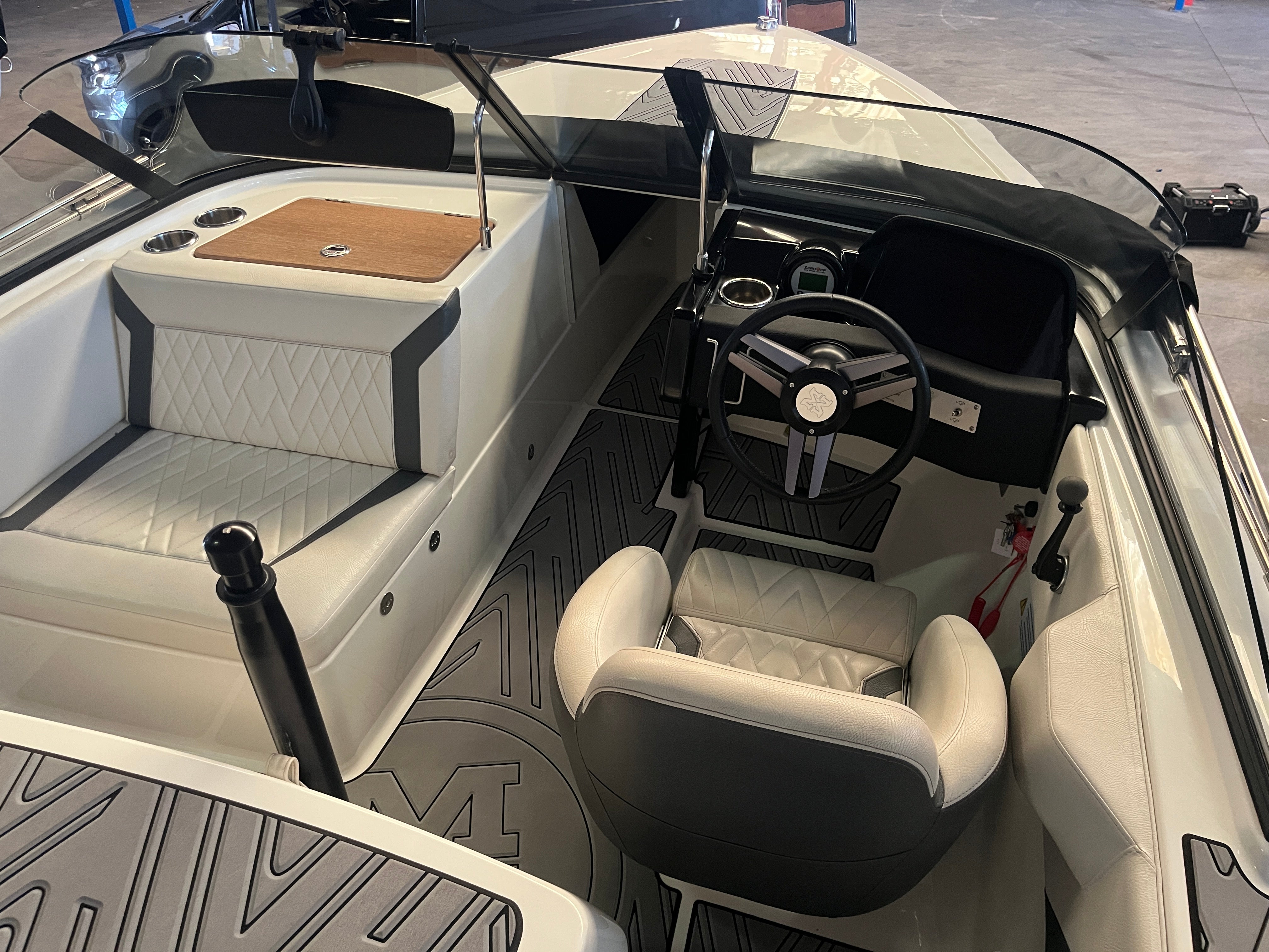 Метод Wake Ski 6.2 уейкборд - лодка за водни ски с 440HP RED