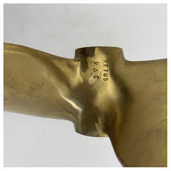 Ancienne hélice 3 pales Vetus P3C18X14R de 18 x 14 pouces, rotation à droite, avec un axe de 30 mm.