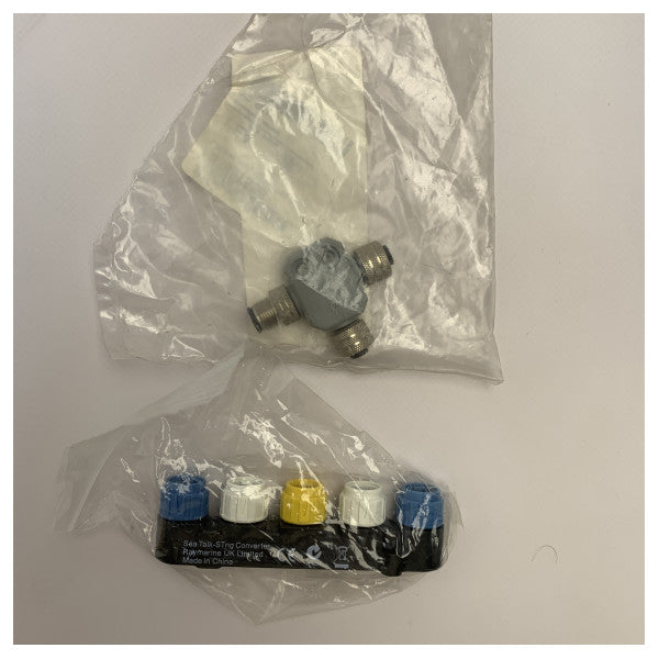 Кутия с различни кабели Raymarine и гръбначни кабели