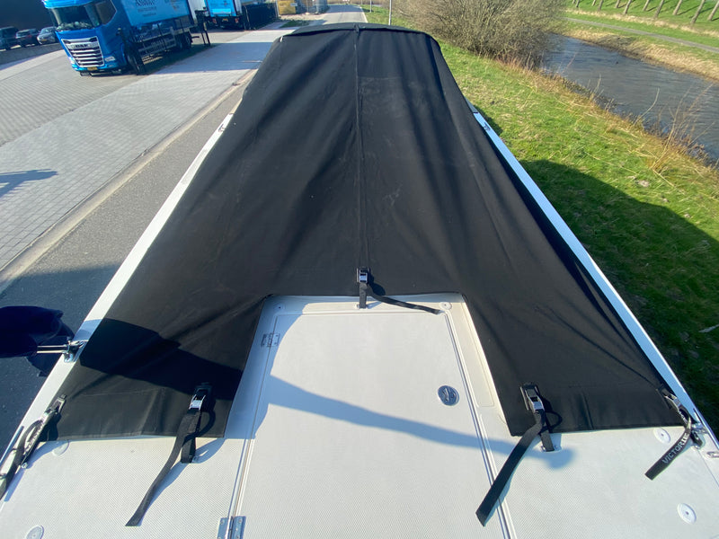 TENDR 23 Outboard 7 meter polyester sloep zwart