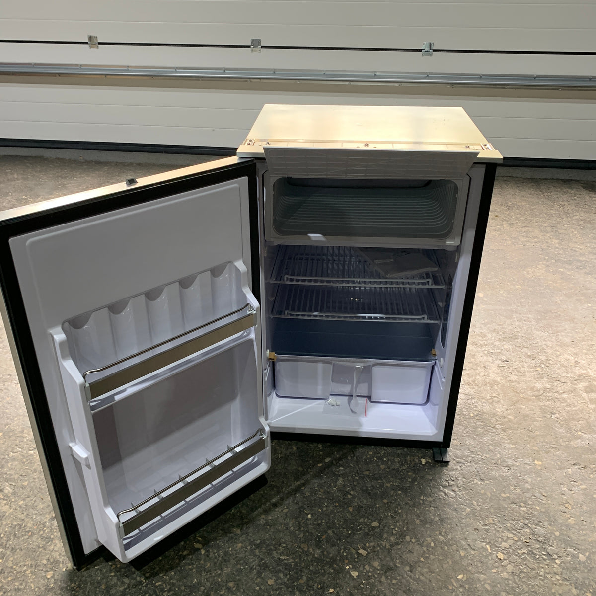 Isotherm CR115EL Elegance 115L kompressorijääkaappi 12/24V - F115LSAAS11211 