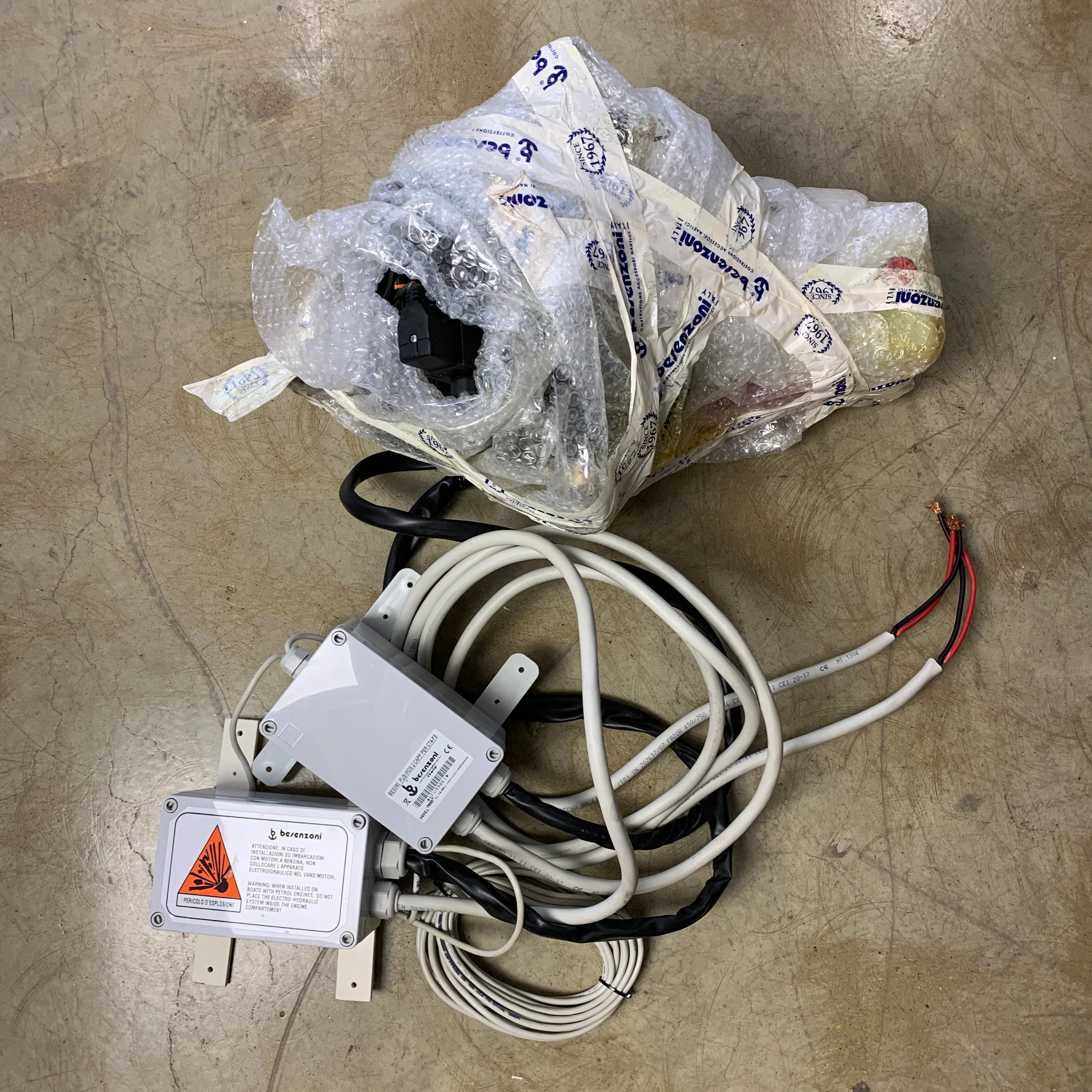 6-функціональний гідравлічний блок Besenzoni 24В з пультом дистанційного керування