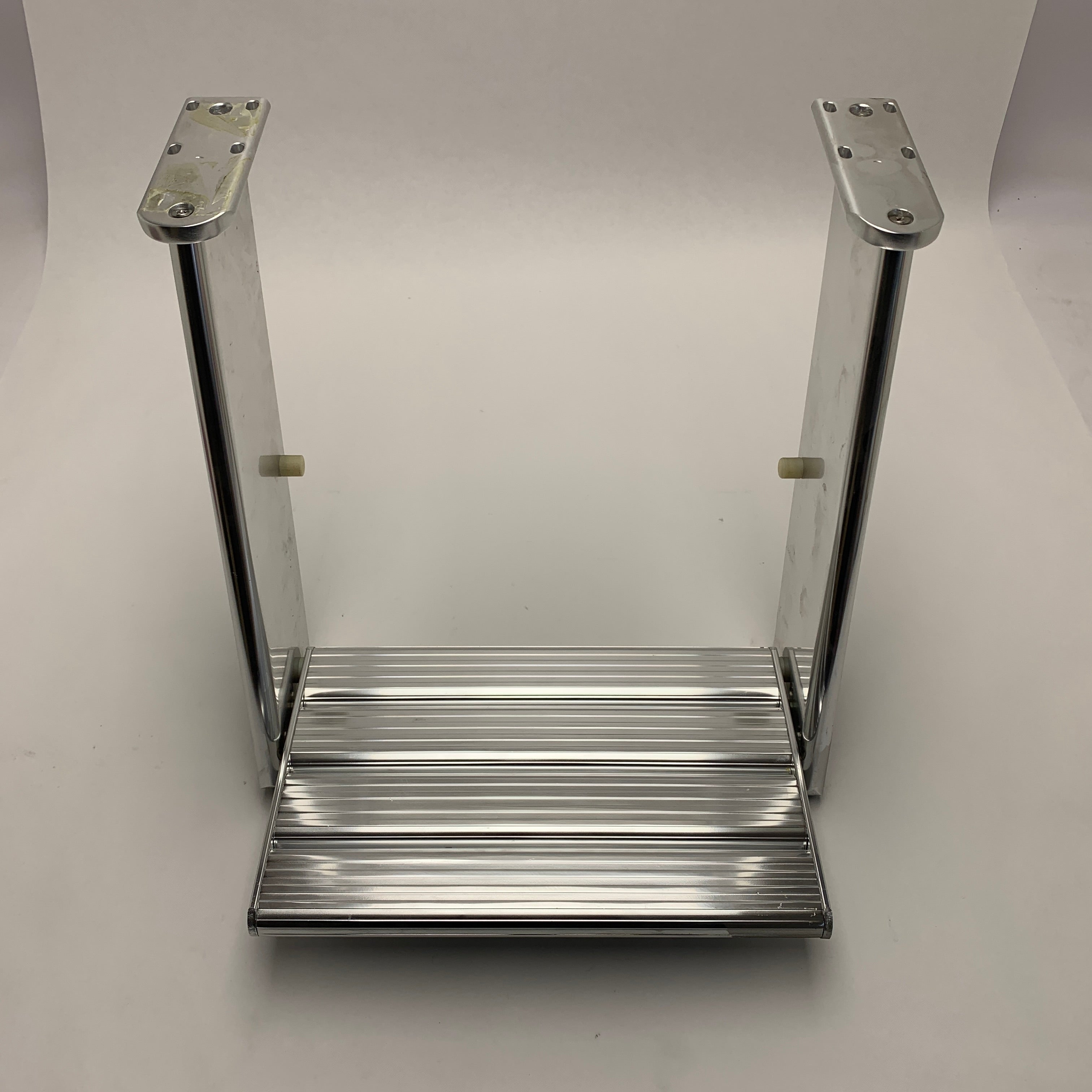 Алюмінієва підніжка Vetus PRESREST для крісла пілота President II