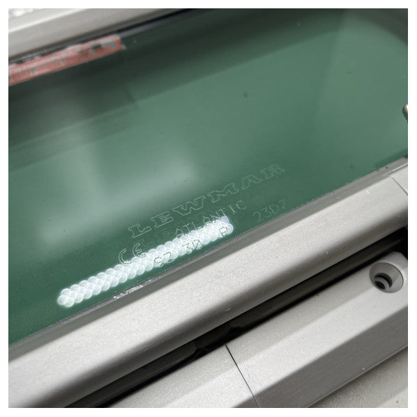 Lewmar Atlantic Size 30 alumiininen avattava luukku 400 x 200 mm - 39130490